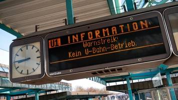 u-bahn hamburg modernisiert: alte anzeigetafeln müssen neuen displays weichen