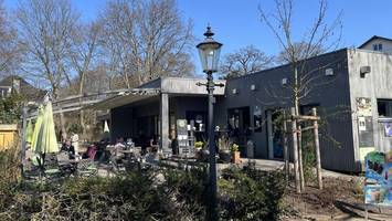 einzigartig in hamburg: café mit schlosspark und spielplatz vor der tür