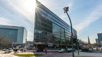 Glasscheibe kracht von Teherani-Bau – Wege müssen immer noch geschützt werden