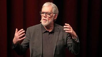 Kabarettist disst Bärbel Bas auf Hamburger Bühne: „Was kann die saufen!“