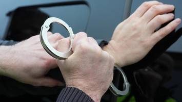 Tritte gegen Kopf – Polizei Hamburg nimmt zwei 18-Jährige fest