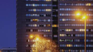 die generation z kann sich kein haus leisten. manche eltern entscheiden sich, ihre anzahlungen statt der college-gelder zu zahlen