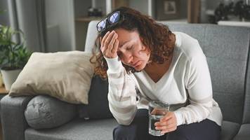 Hitzewallungen: Ursachen, Krankheiten und wann es gefährlich wird