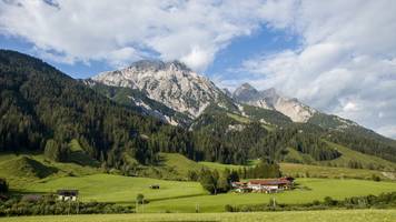 66-jähriger stürzt in 25 meter tiefes loch – und überlebt