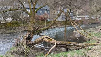 Bei Kita-Ausflug in NRW: Junge (3) stirbt nach Sturz in Fluss