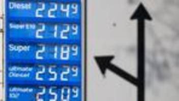 Energie: Spritpreise: Sachsen fordert Entlastungen für Verbraucher