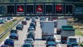 Ferienverkehr: Staugefahr Ferienstart - wo und wann es länger dauern kann