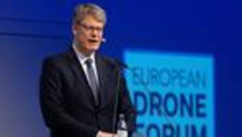 Kommerzielle Drohnen: Schnieder kündigt Luftraum-Gesetz für Drohnen an