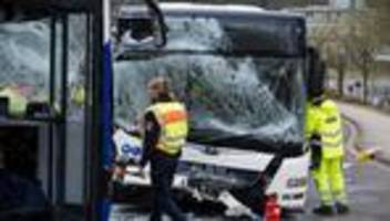 Staatsanwaltschaft Saarbrücken: Busfahrer nach Unfall mit 32 Verletzten angeklagt