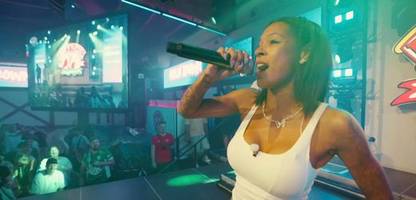 schlagersängerin auf mallorca: malin brown hofft auf erfolg am ballermann