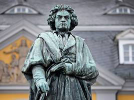 millionenbetrug mit ki: gefälschte songs und hörer, aber echte dollars