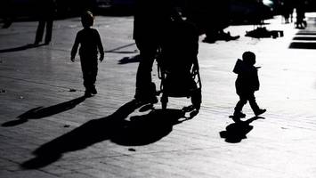 drama um arzt unter mordverdacht: frau flieht mit kindern ins ausland