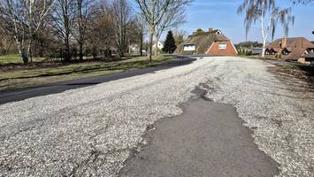 eine der schlechtesten straßen hamburgs: deichstraße droht abzurutschen