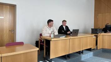 Schlug ein Polizist einem Jahrmarkt-Besucher fünfmal mit der Faust ins Gesicht?