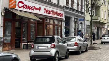 Comet-Reinigung in Ottensen: Altes Schild stiehlt der Smykbar die Show