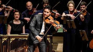 Fröhlich, brachial, kurzweilig: Ray Chen geigt in der Elbphilharmonie