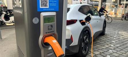 Augsburger Stadtwerke senken Preise fürs Laden von E-Autos – es gibt aber auch eine neue Gebühr