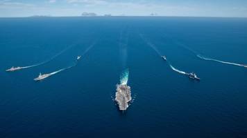 panama kündigt an: flugzeugträger und zerstörer der us-marine durchqueren gewässer