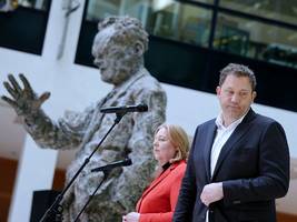 debatte: hat die demokratie überhaupt eine zukunft?