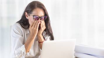 sie sehen schwarze flecken vor den augen? was sie jetzt machen sollten