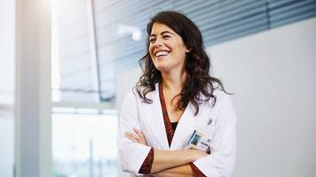 wollte mehr zeit mit meinen patienten verbringen: hausärztin (32) lässt sich in 300-einwohner-dorf nieder