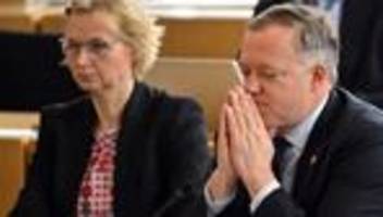 Kraftstoffpreise: Spritpreise: Koalition verliert Abstimmung im Landtag