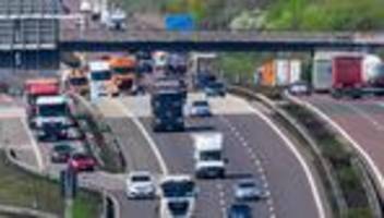 Logistikbranche: Protest gegen Dieselpreise: Lkw rollen durch Cottbus