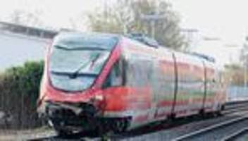 Unfall an Bahnübergang: Bahnstrecke bei Insheim nach Zusammenstoß weiterhin gesperrt