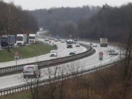 schont reserven, preis und klima: grüne fordern tempolimit als reaktion auf energiekrise