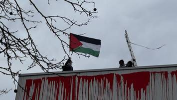 aktivisten besetzen rheinmetall-fabrik in berlin-gesundbrunnen