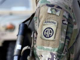 Krieg in Iran: 2000 Fallschirmjäger gen Nahost - Trump baut Drohkulisse mit Bodentruppen auf