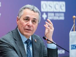 schweiz: der mann, der sich international durchwurstelt