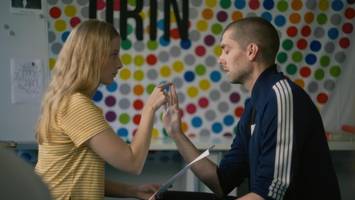 Er ist blind, sie gehörlos – Hamburger Regisseur macht daraus zarten Liebesfilm