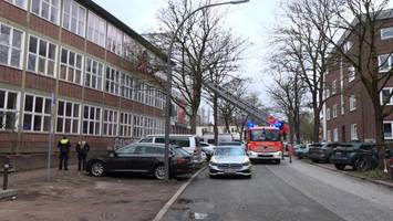 Feuerwehreinsatz am ehemaligen „Großstadtrevier“ – Glasbruch gefährdet Passanten