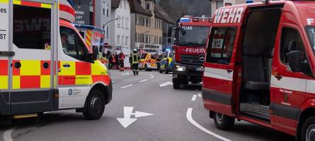 Lastwagen erfasst Mutter und Kind - beide tot