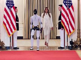 Leute: Der Roboter an Trumps Seite