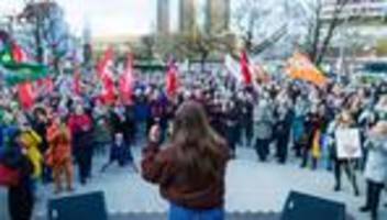 Frauen wehren sich: Tausende demonstrieren gegen sexualisierte Gewalt im Netz