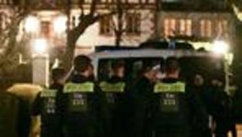 Fretterode in Nordthüringen: Nach Angriff auf Journalisten: Tatverdächtige auf freiem Fuß