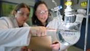 Krisengeplagte Chemiebranche: Neue Ansätze für Ostdeutschlands Chemieindustrie gesucht