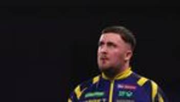 Premier League in Berlin: Bei Littler-Sieg: 12.000 Fans feiern Darts-Party in Berlin