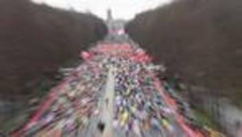 Verkehr: Aufbauarbeiten für Berliner Halbmarathon haben begonnen