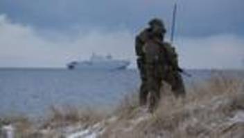 Verteidigungsministerium: Bundeswehroffizier wegen Verrats von Rüstungsplänen suspendiert