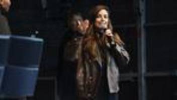 Sexualisierte Gewalt: Collien Fernandes spricht auf Demonstration in Hamburg