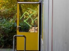 hakenkreuze überall: wie lehrkräfte gegen rechtsextremismus in der schule kämpfen