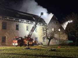 Kleine Schwester der Wartburg: Feuer zerstört Teile einer Burg aus dem 12. Jahrhundert