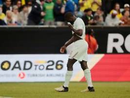 sieg im brasilien-härtetest: bayern-verteidiger startet mit rot in frankreichs wm-jahr