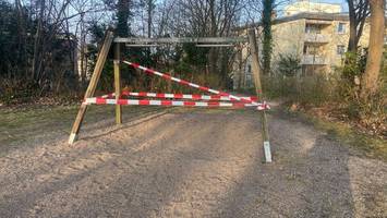 schäbige tat auf spielplatz: angesägte schaukel bringt kinder in gefahr