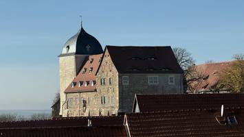 Thüringen: Burg aus dem 12. Jahrhundert steht in Flammen