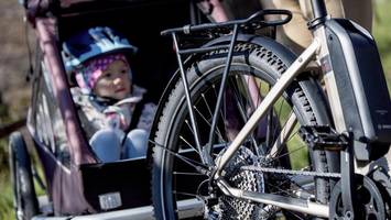 Vater lässt Kind kurz allein und erntet Shitstorm: So bewertet Expertin den Fall