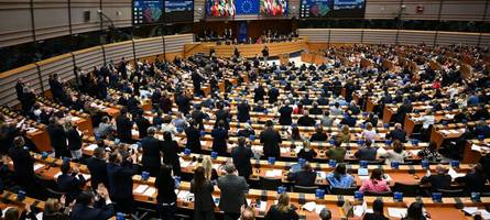 rechte mehrheit im eu-parlament stimmt für abschiebezentren